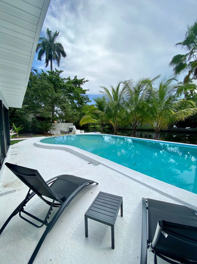 Spacious Family Retreat | With Pool, 15 minutes from Miami - El Portal, Florida