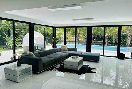 Spacious Family Retreat | With Pool, 15 minutes from Miami - El Portal, Florida