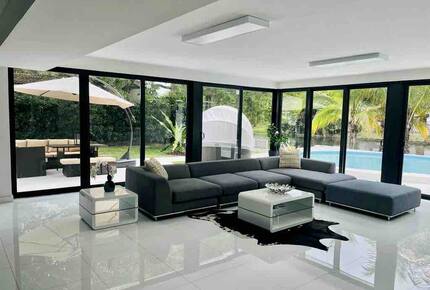 Spacious Family Retreat | With Pool, 15 minutes from Miami - El Portal, Florida