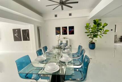 Spacious Family Retreat | With Pool, 15 minutes from Miami - El Portal, Florida