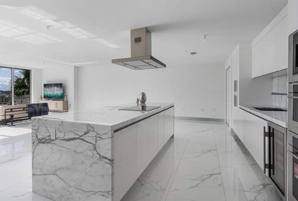 Apartment with water views - Sunny Isles Beach, Florida