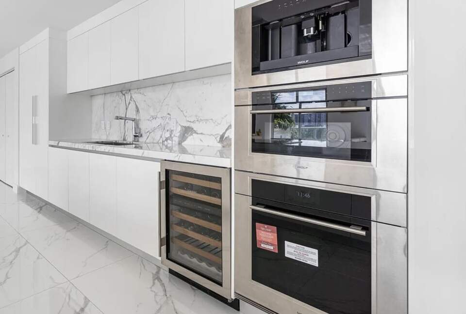 Apartment with water views - Sunny Isles Beach, Florida