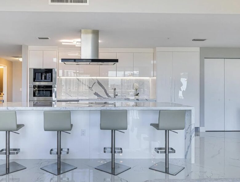 Apartment with water views - Sunny Isles Beach, Florida