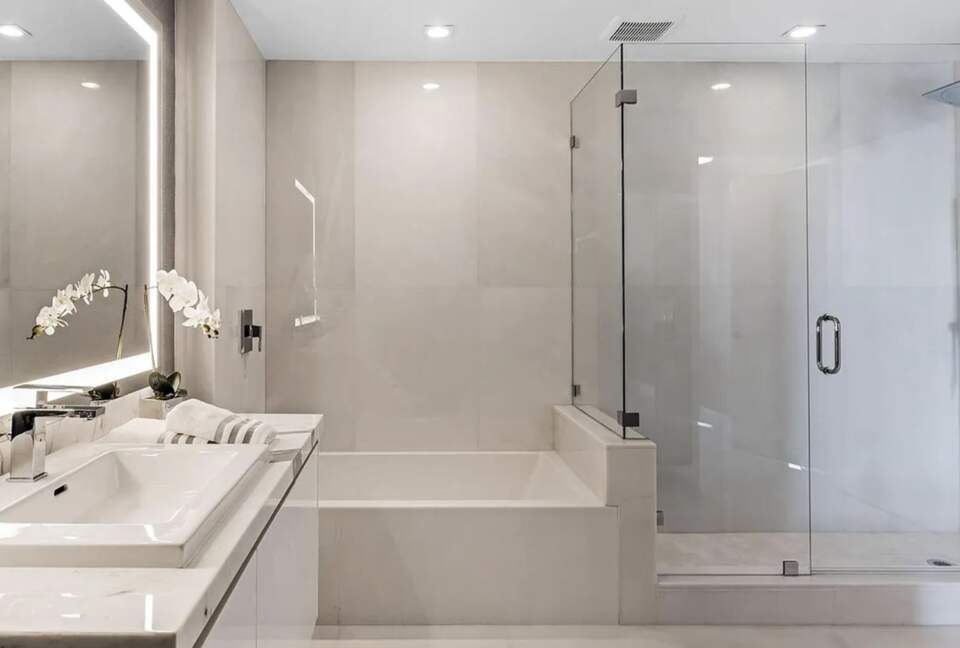 Apartment with water views - Sunny Isles Beach, Florida