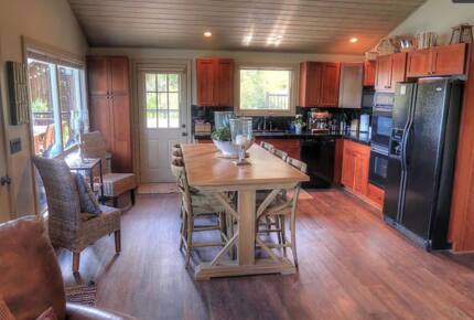 Charming Lakefront Home on Pristine Lake Coeur d' Alene - Coeur d'Alene, Idaho