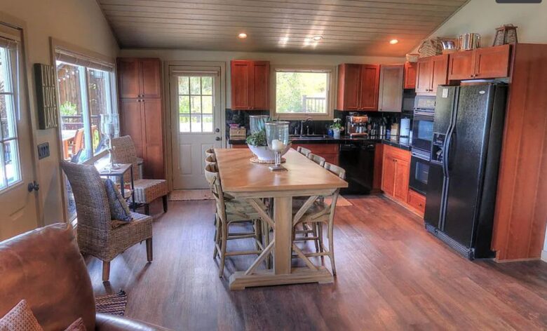 Charming Lakefront Home on Pristine Lake Coeur d' Alene - Coeur d'Alene, Idaho