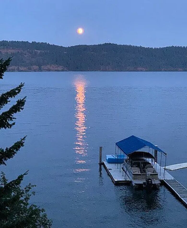 Charming Lakefront Home on Pristine Lake Coeur d' Alene - Coeur d'Alene, Idaho