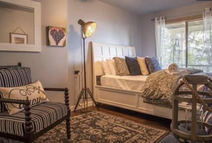 Charming Lakefront Home on Pristine Lake Coeur d' Alene - Coeur d'Alene, Idaho