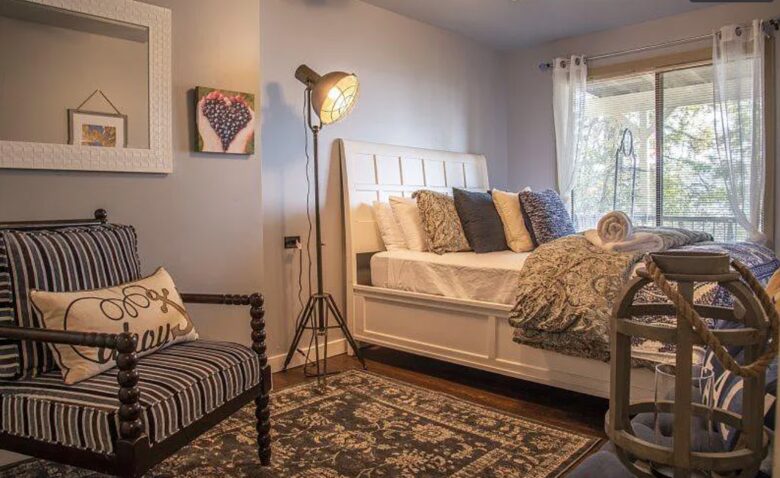 Charming Lakefront Home on Pristine Lake Coeur d' Alene - Coeur d'Alene, Idaho