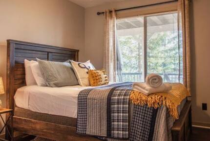 Charming Lakefront Home on Pristine Lake Coeur d' Alene - Coeur d'Alene, Idaho