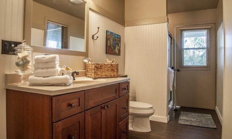 Charming Lakefront Home on Pristine Lake Coeur d' Alene - Coeur d'Alene, Idaho