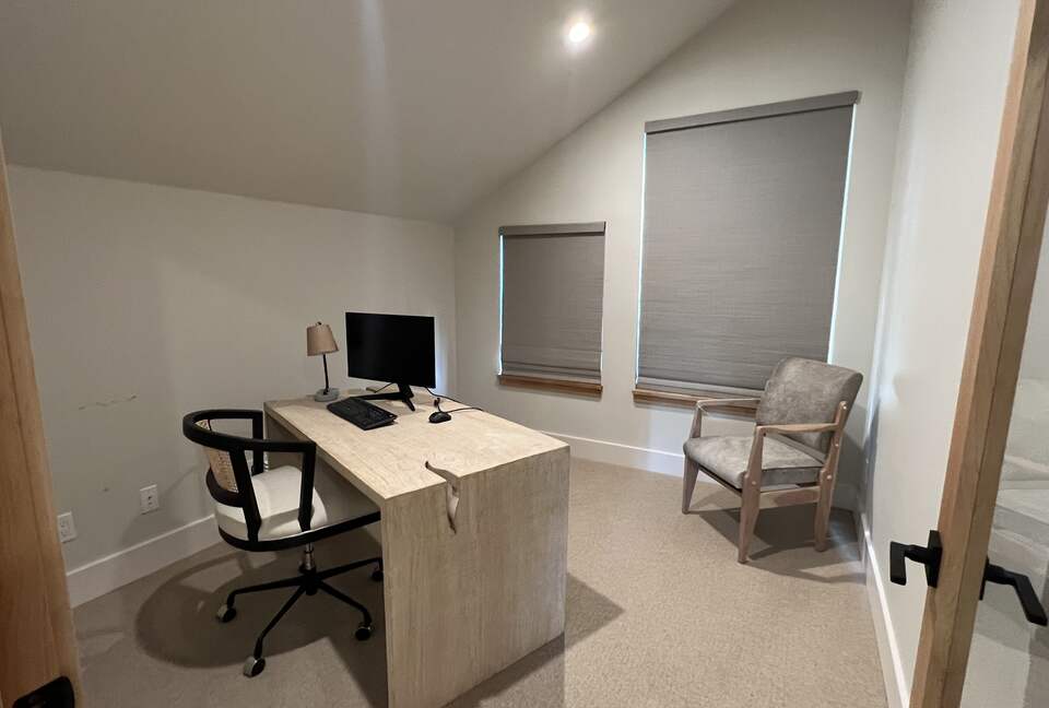 Mountain Modern Home Minutes From Ski Resorts and Lake Tahoe - Truckee, California