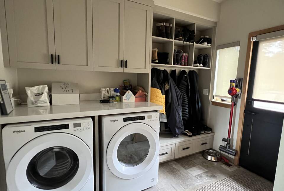 Mountain Modern Home Minutes From Ski Resorts and Lake Tahoe - Truckee, California