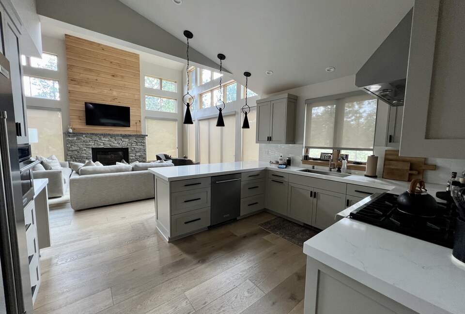 Mountain Modern Home Minutes From Ski Resorts and Lake Tahoe - Truckee, California