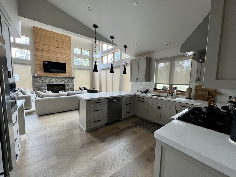 Mountain Modern Home Minutes From Ski Resorts and Lake Tahoe - Truckee, California