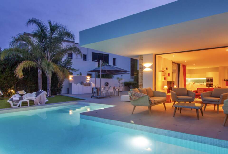 Villa Falco | Family-friendly modern getaway with private pool and yard - Alicante, Spain