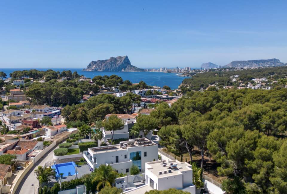 Villa Falco | Family-friendly modern getaway with private pool and yard - Alicante, Spain