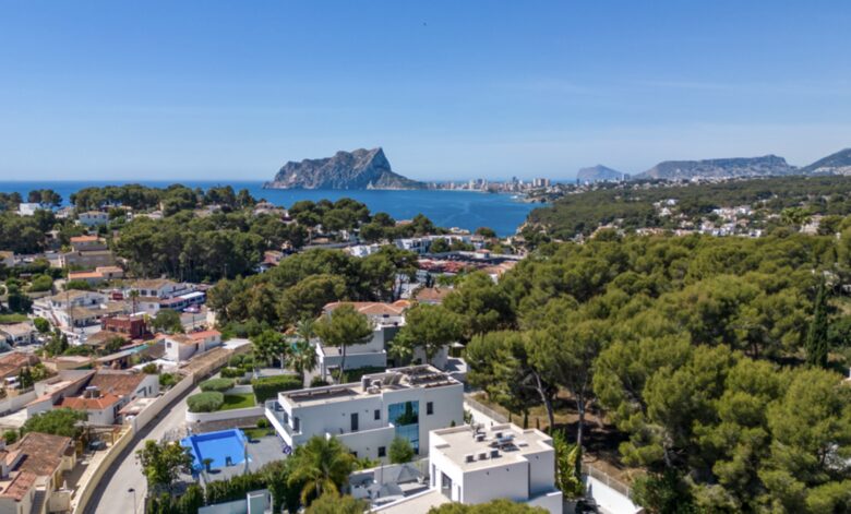 Villa Falco | Family-friendly modern getaway with private pool and yard - Alicante, Spain