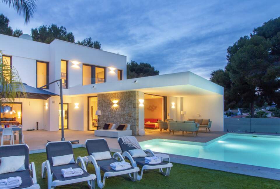 Villa Falco | Family-friendly modern getaway with private pool and yard - Alicante, Spain
