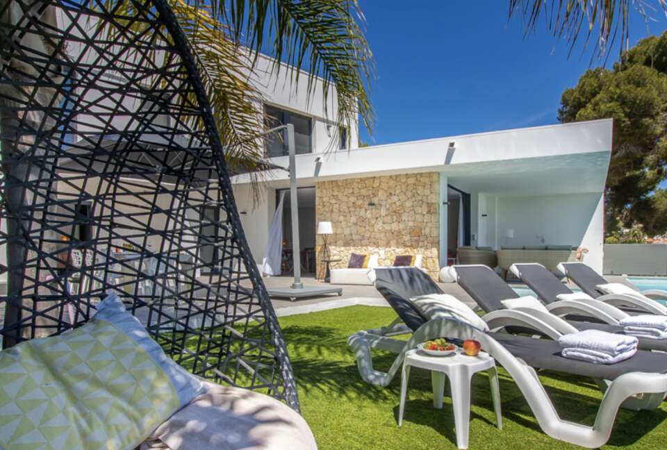 Villa Falco | Family-friendly modern getaway with private pool and yard - Alicante, Spain