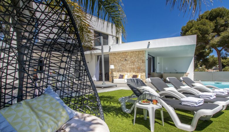 Villa Falco | Family-friendly modern getaway with private pool and yard - Alicante, Spain