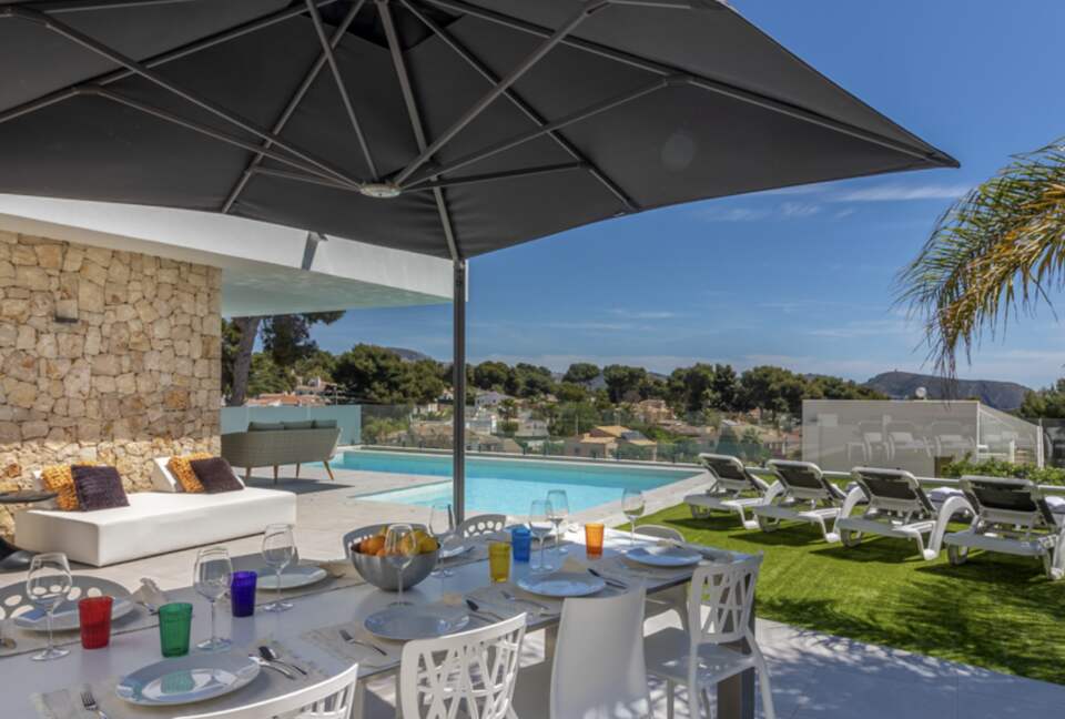 Villa Falco | Family-friendly modern getaway with private pool and yard - Alicante, Spain