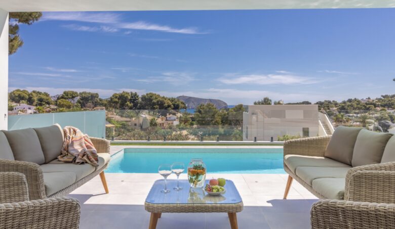 Villa Falco | Family-friendly modern getaway with private pool and yard - Alicante, Spain