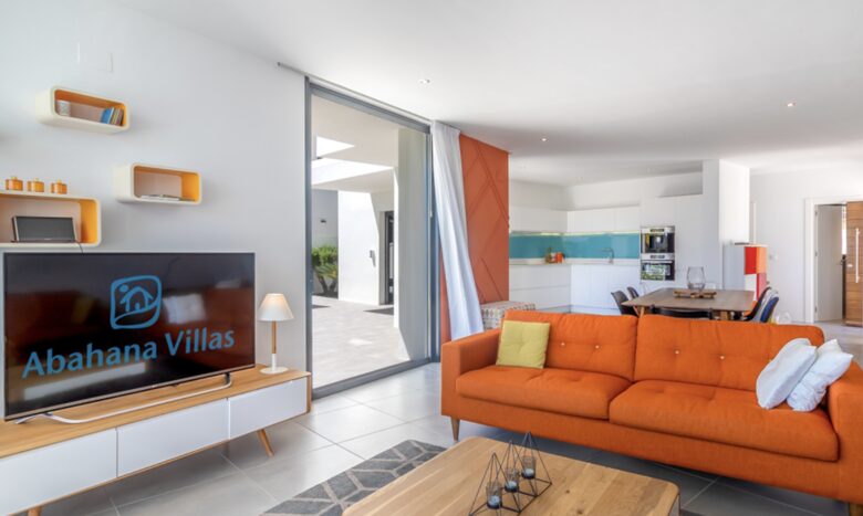Villa Falco | Family-friendly modern getaway with private pool and yard - Alicante, Spain
