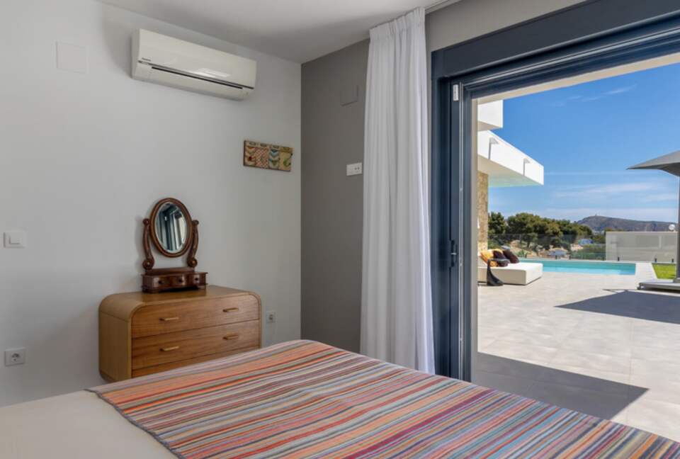 Villa Falco | Family-friendly modern getaway with private pool and yard - Alicante, Spain