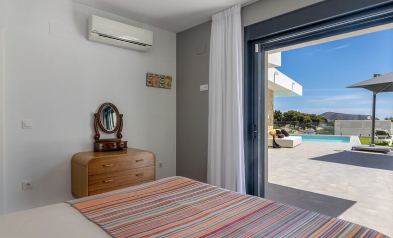 Villa Falco | Family-friendly modern getaway with private pool and yard - Alicante, Spain