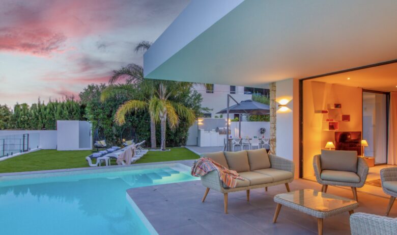 Villa Falco | Family-friendly modern getaway with private pool and yard - Alicante, Spain