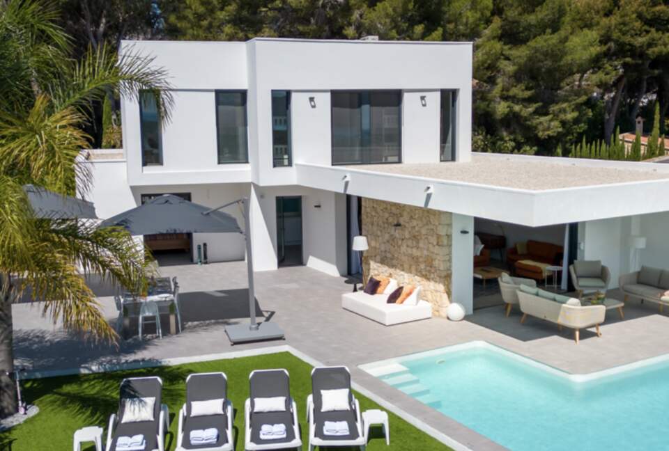 Villa Falco | Family-friendly modern getaway with private pool and yard - Alicante, Spain