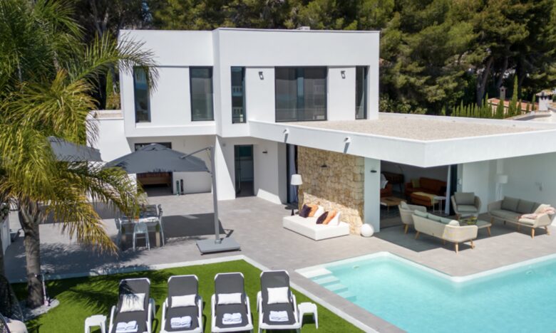 Villa Falco | Family-friendly modern getaway with private pool and yard - Alicante, Spain