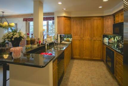 10th Mountain Suite at Gravity Haus Vail - Vail, Colorado