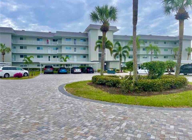 A Boater’s Dream | Waterfront Condo - Naples, Florida