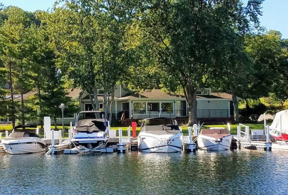 Abbey Marina Waterfront Home on Lake Geneva - Fontana, Wisconsin