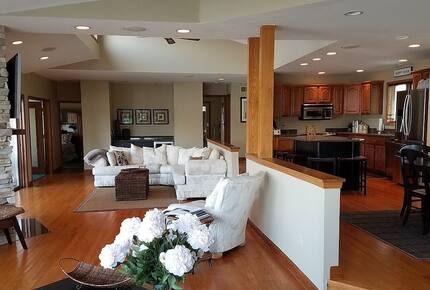 Abbey Marina Waterfront Home on Lake Geneva - Fontana, Wisconsin