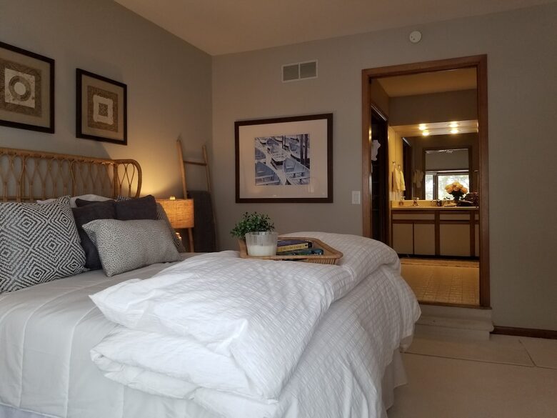 Abbey Marina Waterfront Home on Lake Geneva - Fontana, Wisconsin