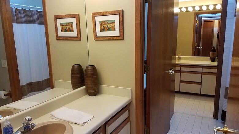 Abbey Marina Waterfront Home on Lake Geneva - Fontana, Wisconsin