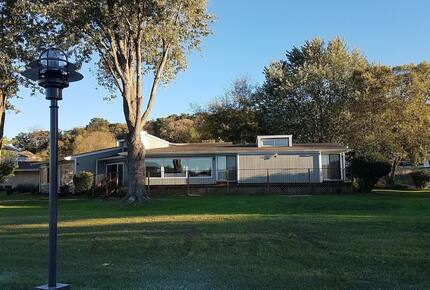 Abbey Marina Waterfront Home on Lake Geneva - Fontana, Wisconsin