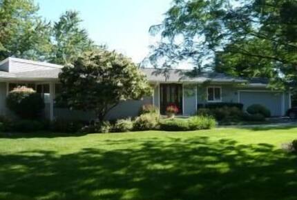 Abbey Marina Waterfront Home on Lake Geneva - Fontana, Wisconsin