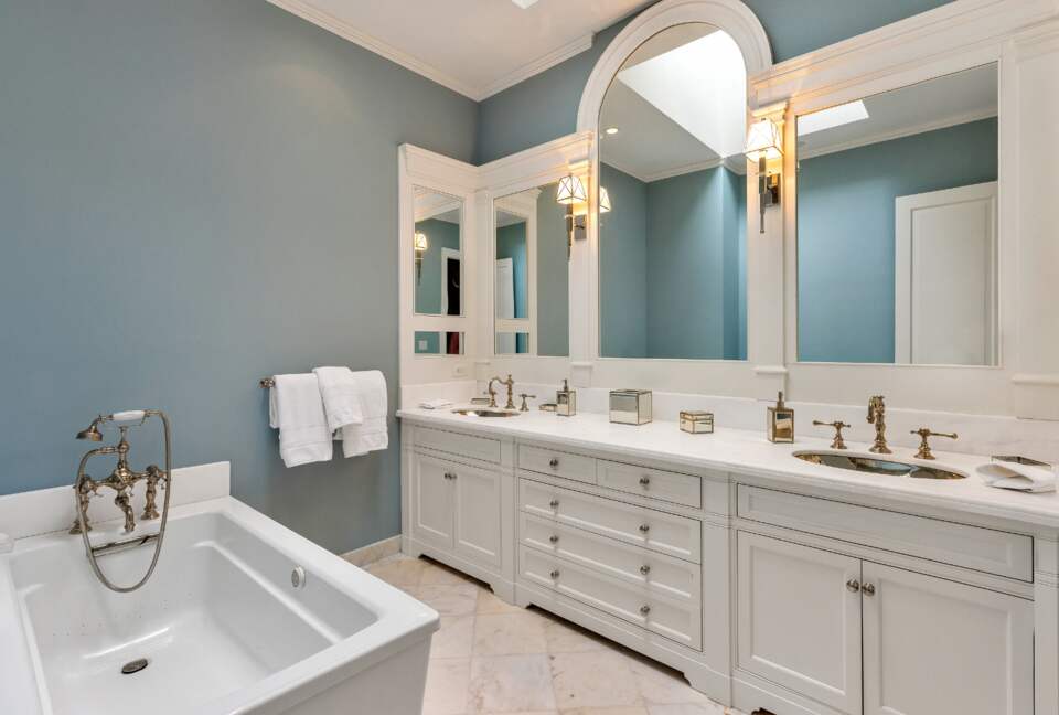 Centre Court Stunning Estate - Locust Valley, New York