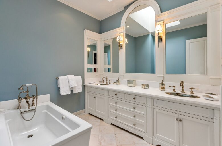 Centre Court Stunning Estate - Locust Valley, New York