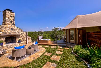 Firesong Ranch and Glamping - The Casita and Ndotto - Spicewood, Texas