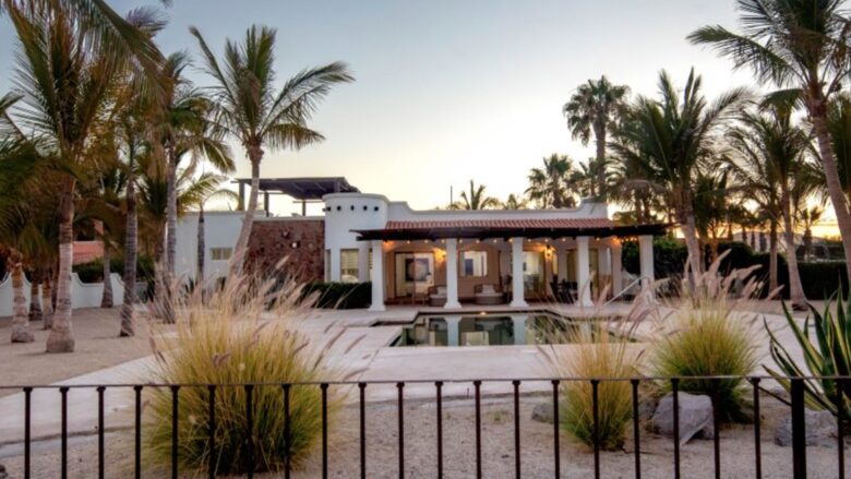 Luxurious Beachfront Home - Loreto, Mexico