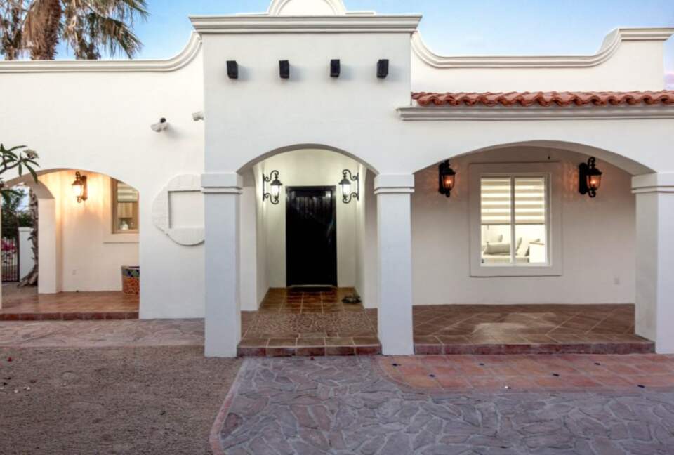 Luxurious Beachfront Home - Loreto, Mexico