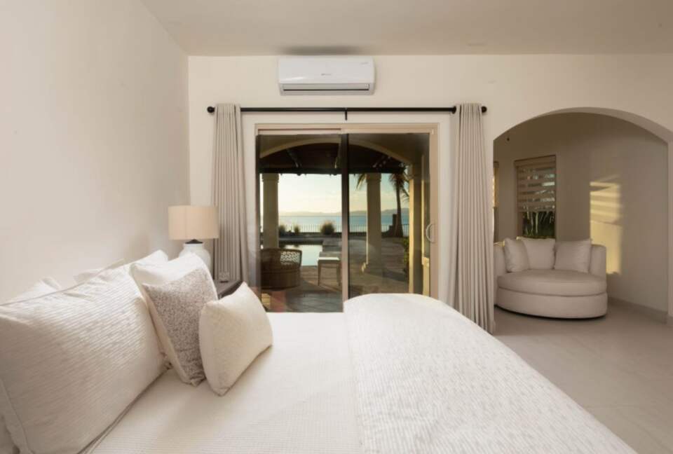 Luxurious Beachfront Home - Loreto, Mexico