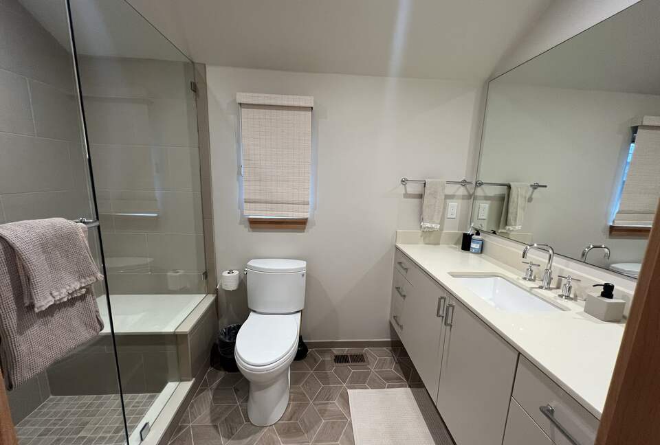 Mountain Modern Home Minutes From Ski Resorts and Lake Tahoe - Truckee, California