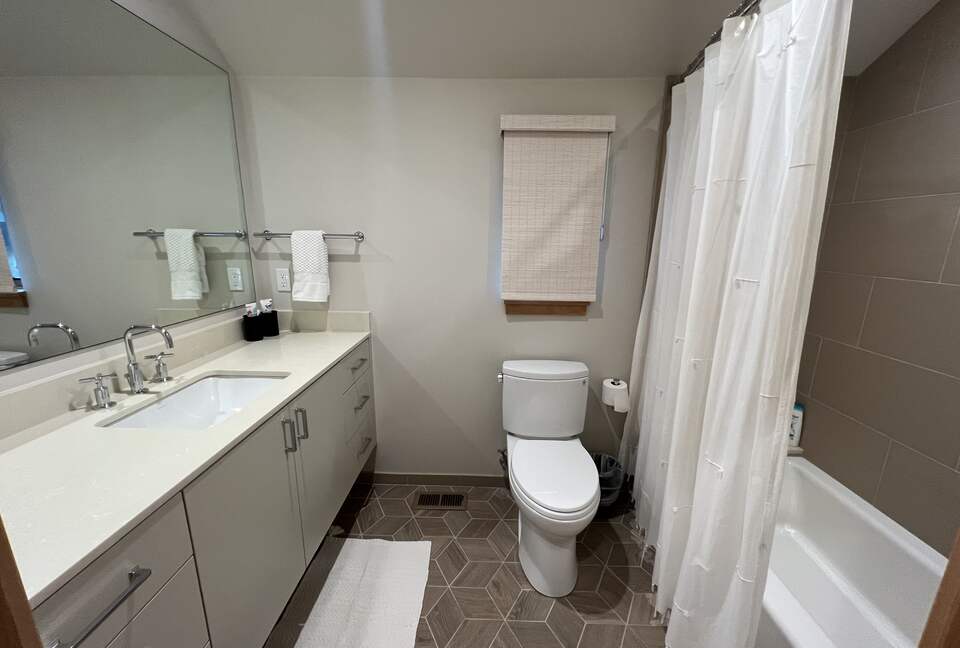 Mountain Modern Home Minutes From Ski Resorts and Lake Tahoe - Truckee, California