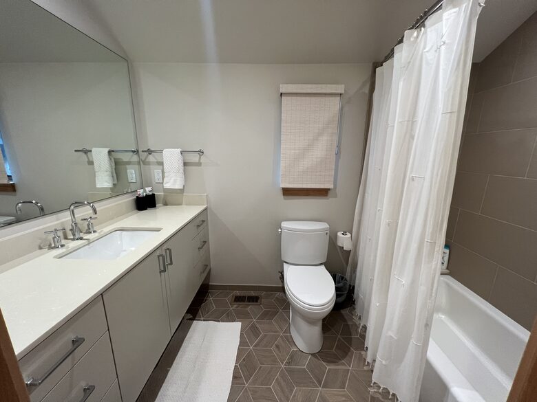 Mountain Modern Home Minutes From Ski Resorts and Lake Tahoe - Truckee, California